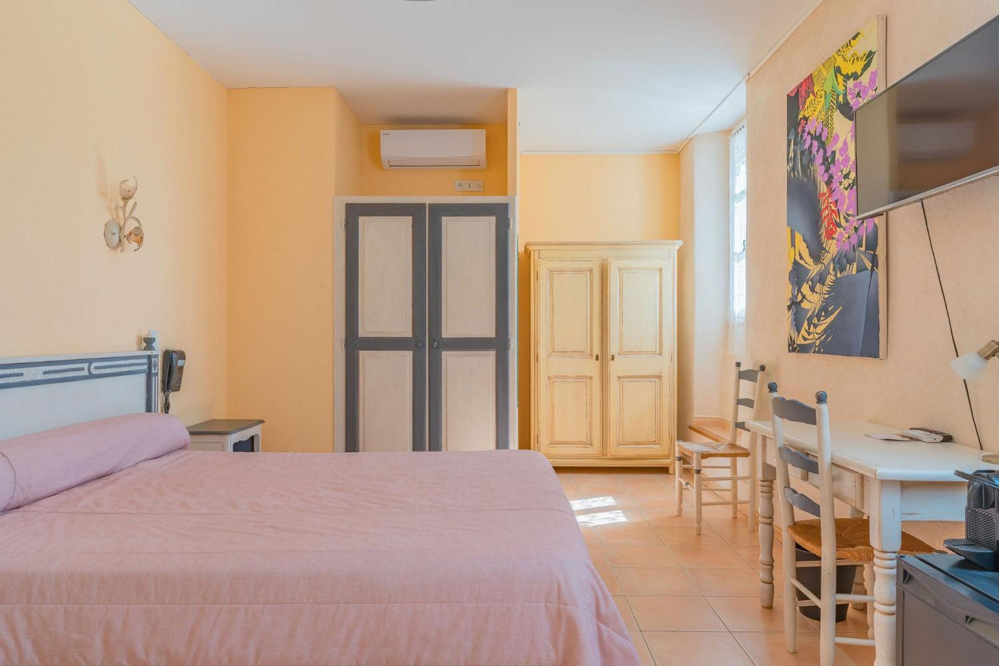 Logis Hotel Restaurant Le Pradinas أندوز الغرفة الصورة